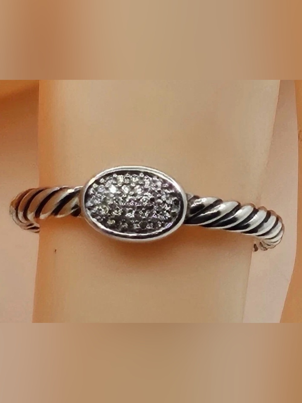 David Yurmsn size 4 Sterling Silver Twisted Band Pavé Ring - Silver w diamonds